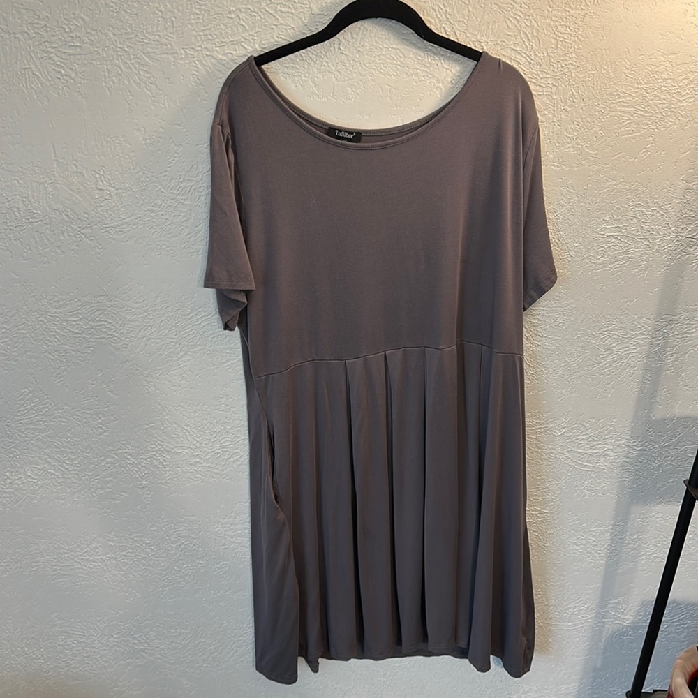 Plus size Grey dress with pockets!